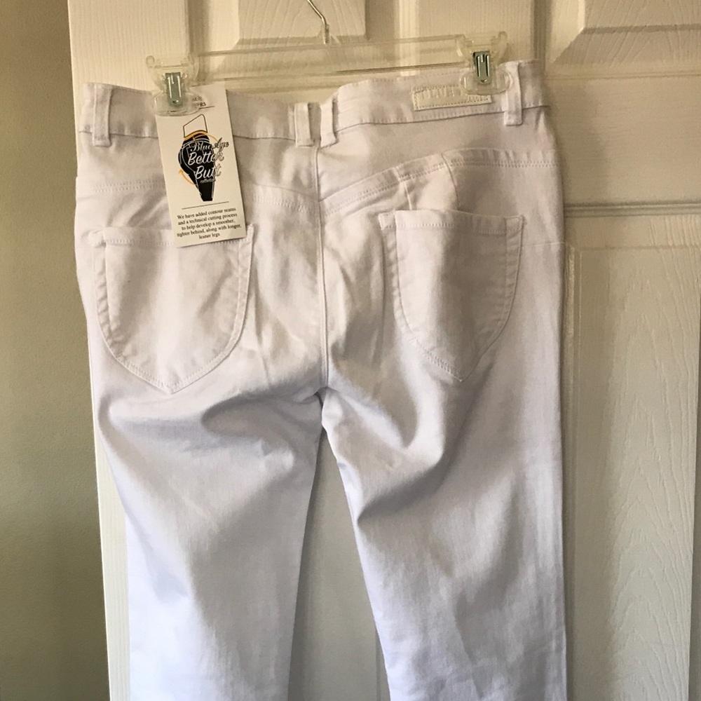 Distressed “Better Butt” White Ankle Skinny Jeans - Picture 7 of 7